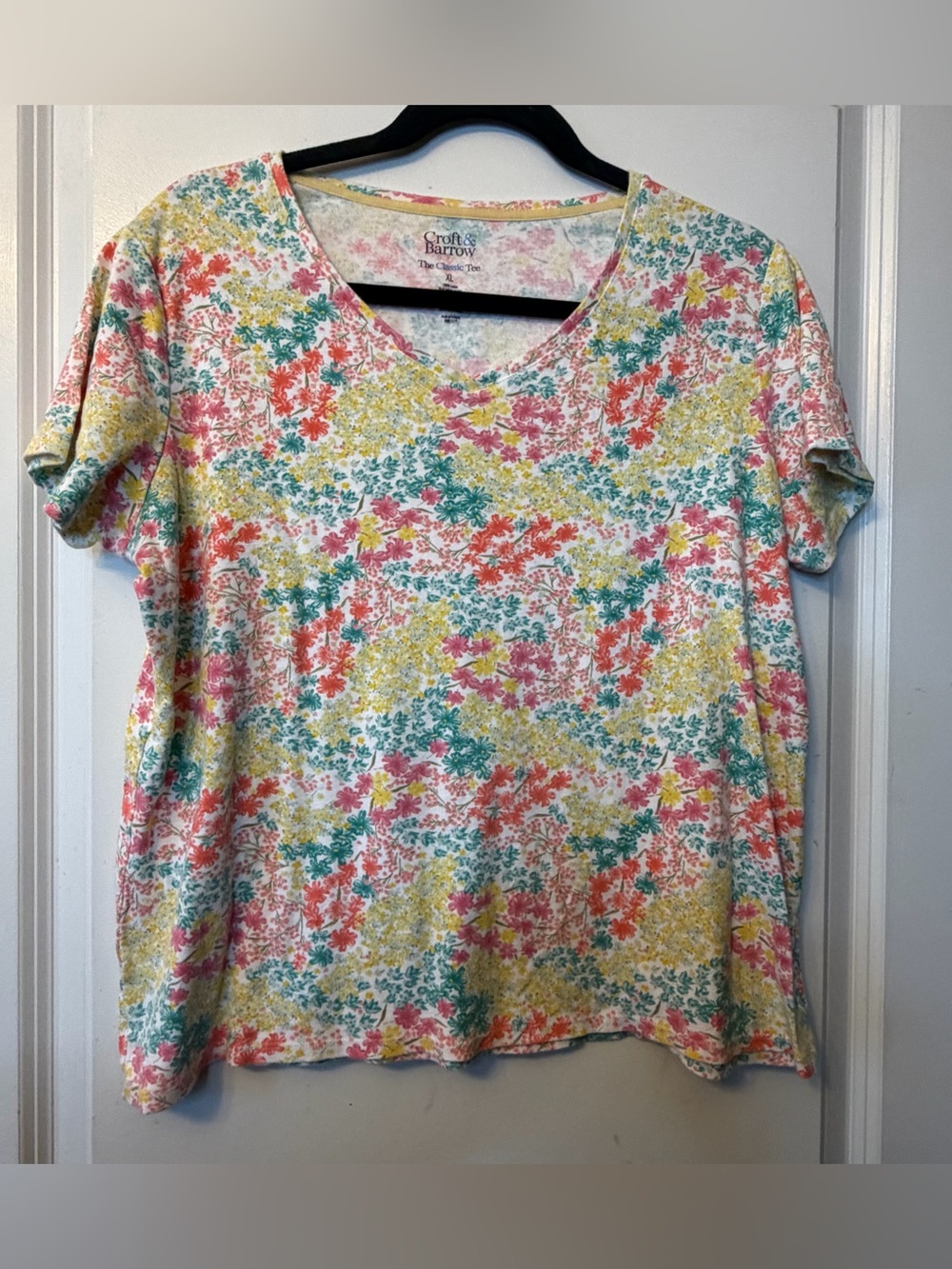 Croft & Barrow XL Multicolor Floral Short-Sleeve V-Neck Tee 100% Cotton
